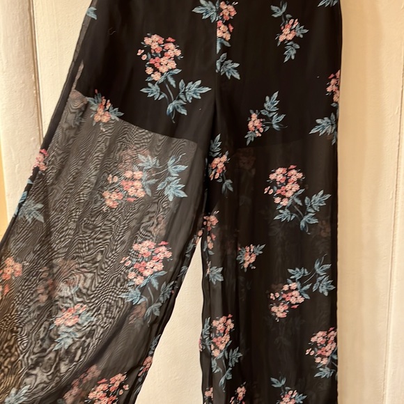 Charlotte Russe Navy blue 2 piece floral pants set - Picture 5 of 7